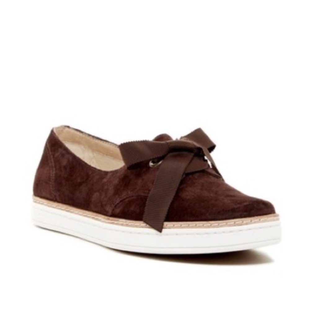 ❌SOLD❌NWT UGG Carilyn Brown Suede Lace Up Sneaker